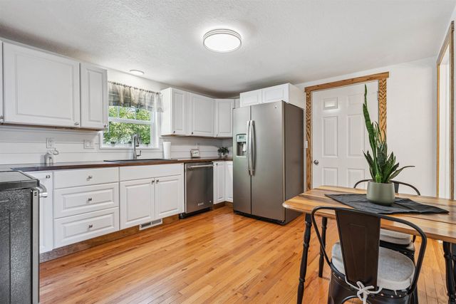 401 Brush Avenue, Urbana, IA 52345