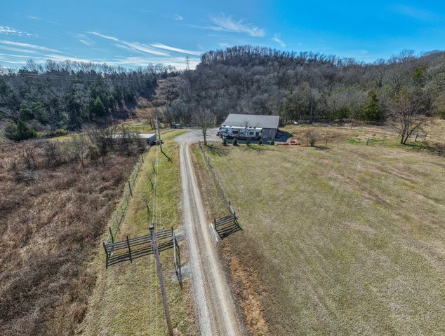 325 Freeman Ln, Hartsville, TN 37074