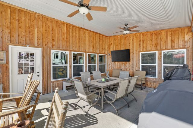 325 Freeman Ln, Hartsville, TN 37074