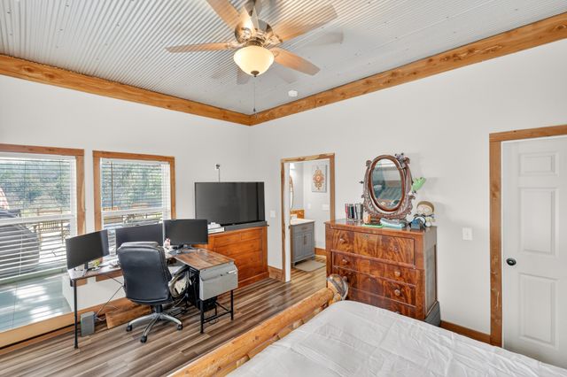 325 Freeman Ln, Hartsville, TN 37074