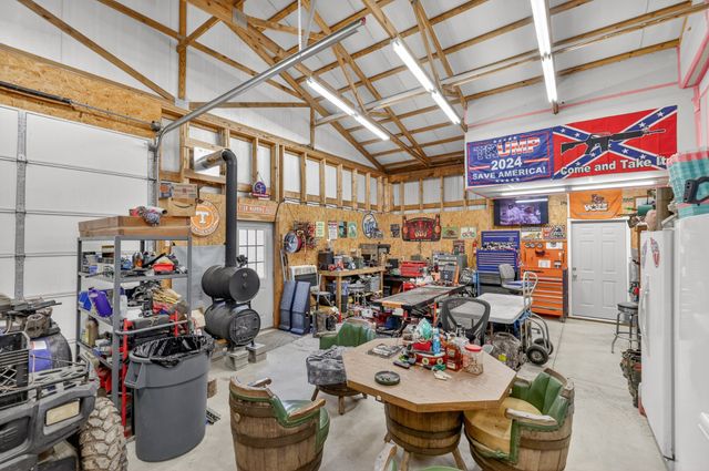 325 Freeman Ln, Hartsville, TN 37074