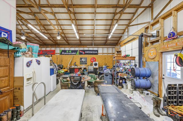 325 Freeman Ln, Hartsville, TN 37074