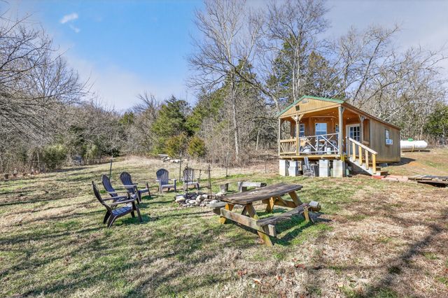 325 Freeman Ln, Hartsville, TN 37074