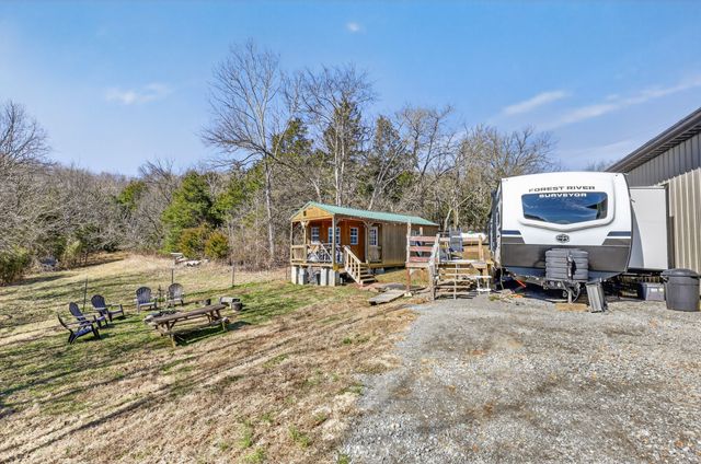 325 Freeman Ln, Hartsville, TN 37074