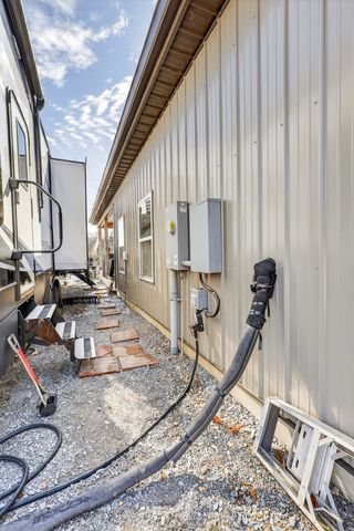 325 Freeman Ln, Hartsville, TN 37074