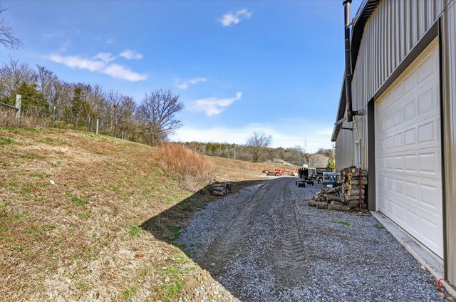 325 Freeman Ln, Hartsville, TN 37074