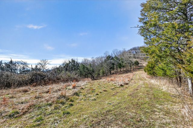 325 Freeman Ln, Hartsville, TN 37074