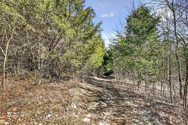 325 Freeman Ln, Hartsville, TN 37074