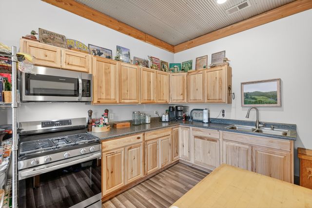 325 Freeman Ln, Hartsville, TN 37074