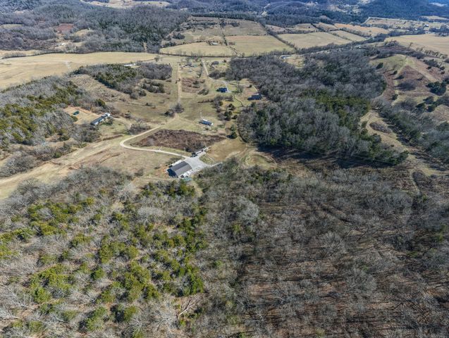 325 Freeman Ln, Hartsville, TN 37074