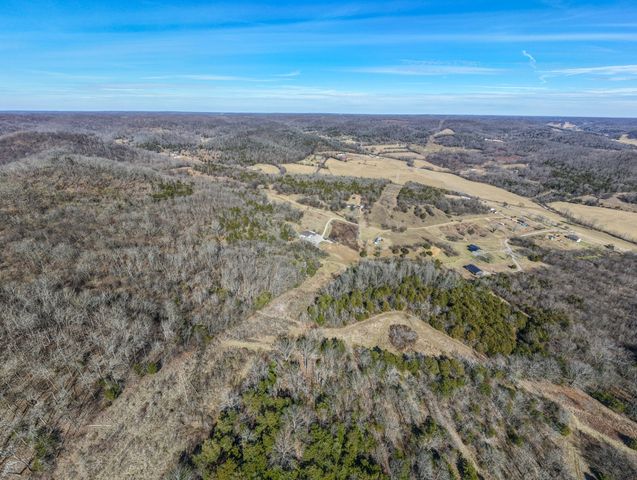 325 Freeman Ln, Hartsville, TN 37074