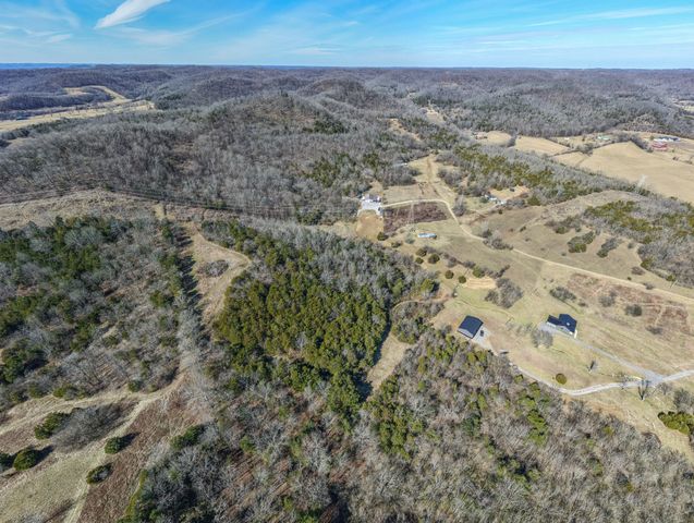 325 Freeman Ln, Hartsville, TN 37074