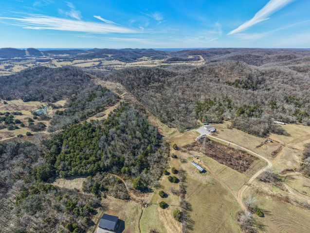 325 Freeman Ln, Hartsville, TN 37074