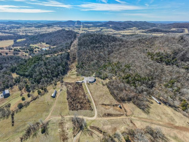 325 Freeman Ln, Hartsville, TN 37074