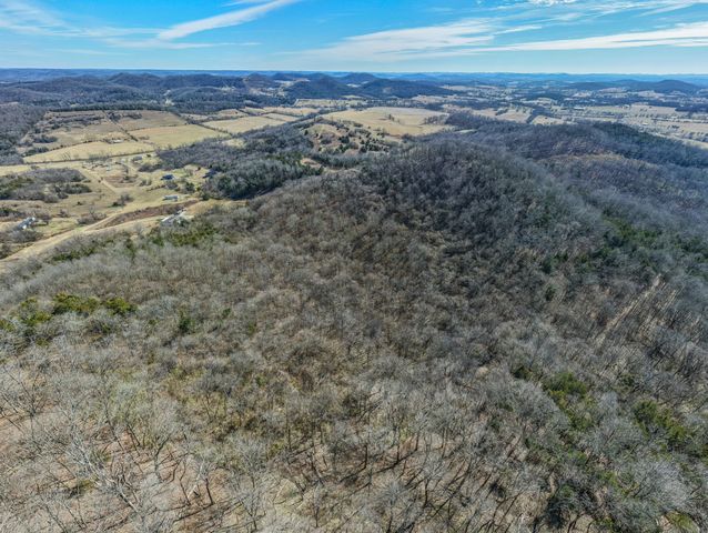 325 Freeman Ln, Hartsville, TN 37074