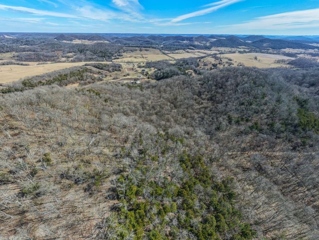 325 Freeman Ln, Hartsville, TN 37074