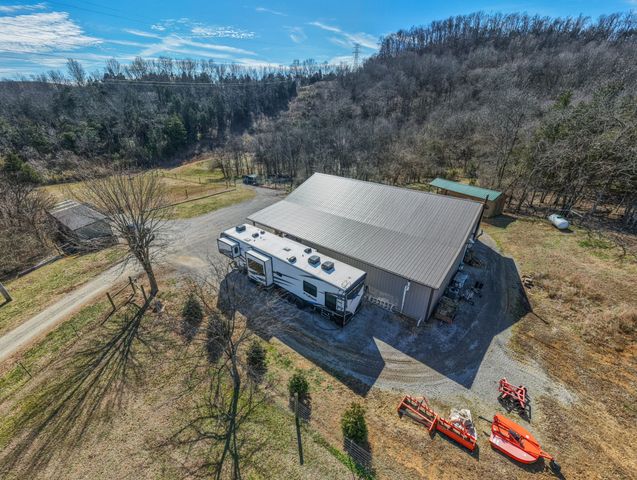 325 Freeman Ln, Hartsville, TN 37074