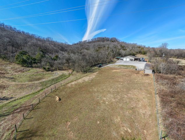 325 Freeman Ln, Hartsville, TN 37074
