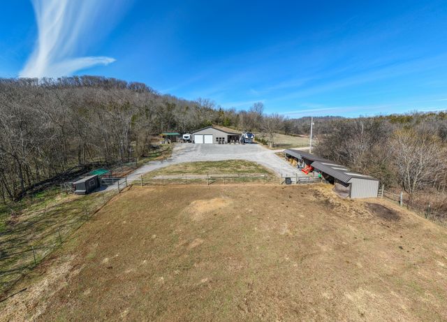 325 Freeman Ln, Hartsville, TN 37074