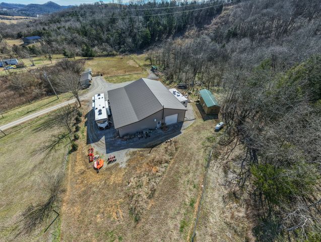 325 Freeman Ln, Hartsville, TN 37074
