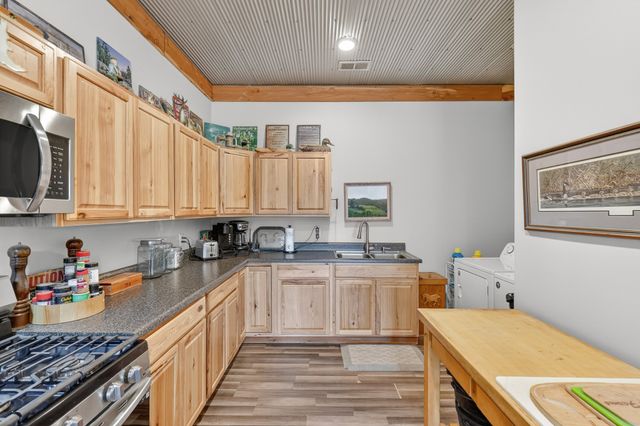 325 Freeman Ln, Hartsville, TN 37074