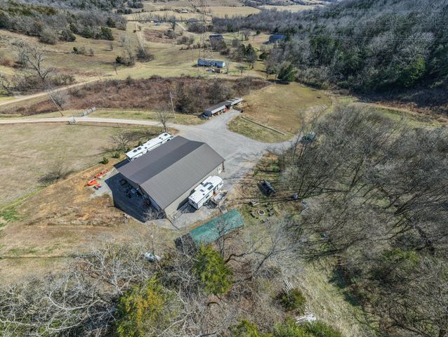 325 Freeman Ln, Hartsville, TN 37074