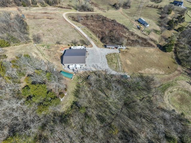 325 Freeman Ln, Hartsville, TN 37074