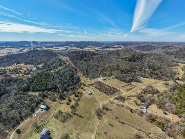 325 Freeman Ln, Hartsville, TN 37074