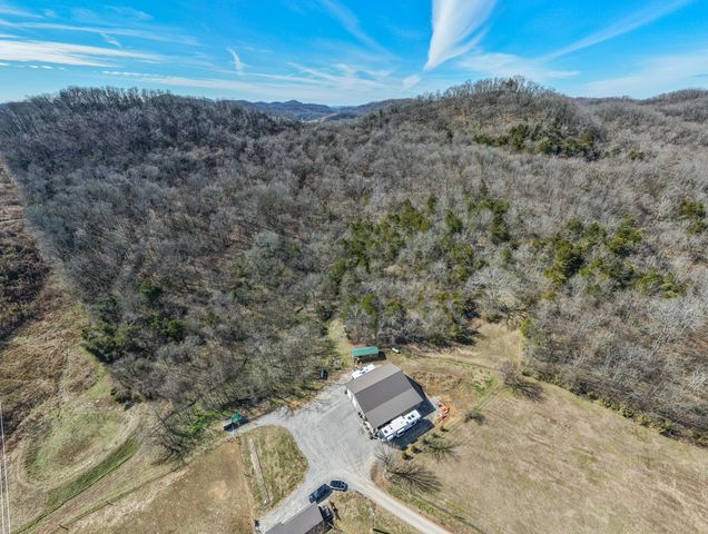 325 Freeman Ln, Hartsville, TN 37074