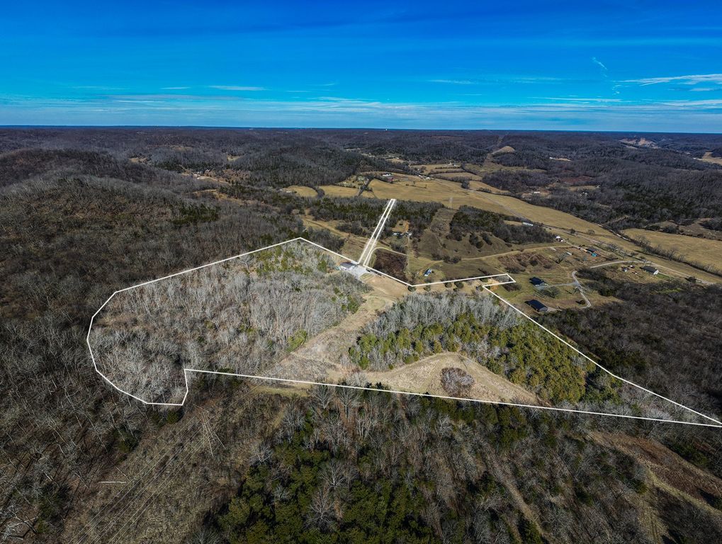 325 Freeman Ln, Hartsville, TN 37074