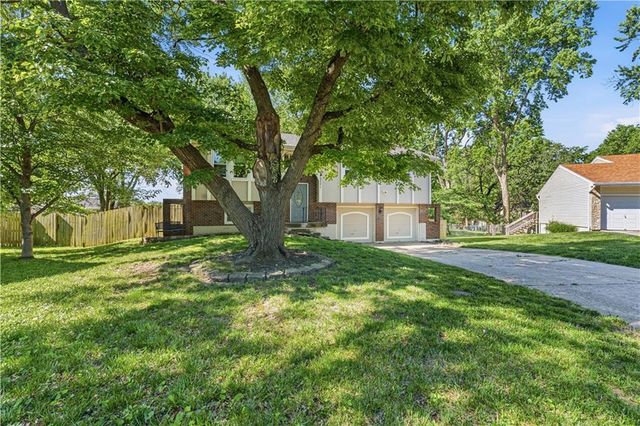 6221 ALBERVAN Street, Shawnee, KS 66216
