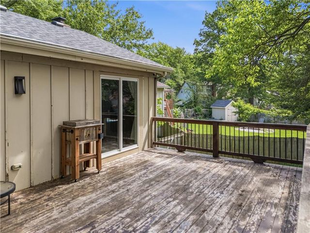 6221 ALBERVAN Street, Shawnee, KS 66216