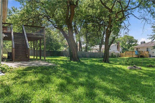 6221 ALBERVAN Street, Shawnee, KS 66216