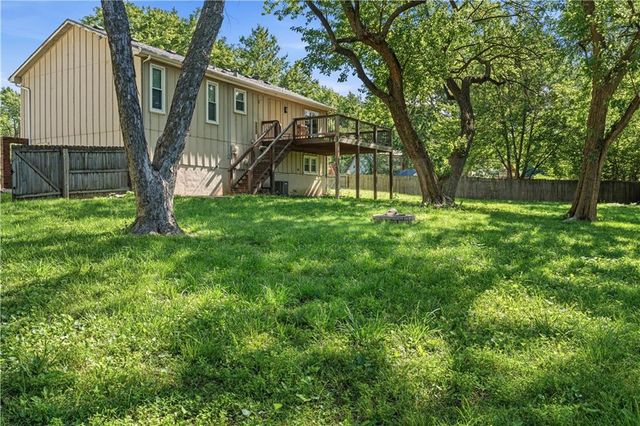 6221 ALBERVAN Street, Shawnee, KS 66216