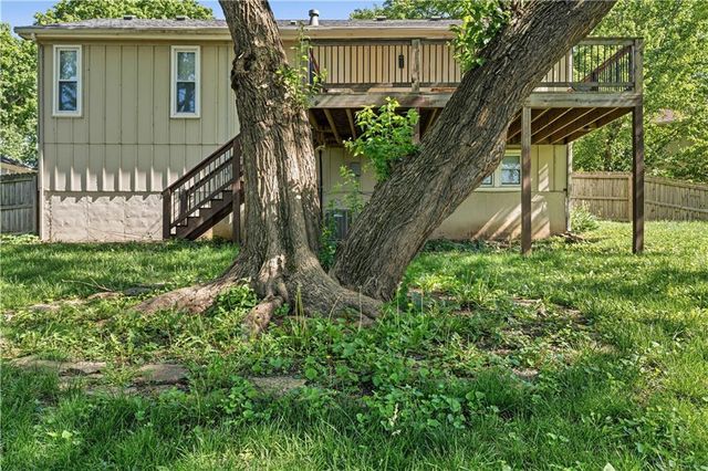 6221 ALBERVAN Street, Shawnee, KS 66216