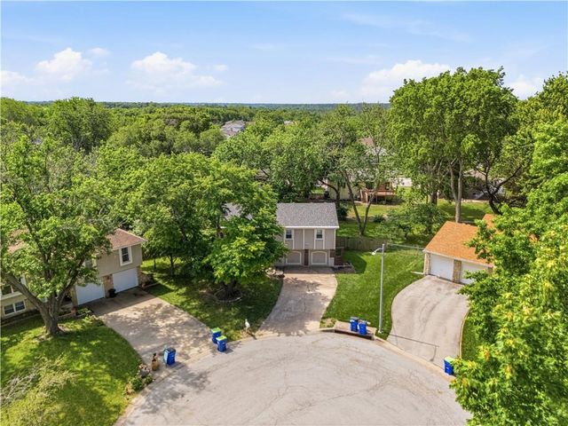 6221 ALBERVAN Street, Shawnee, KS 66216