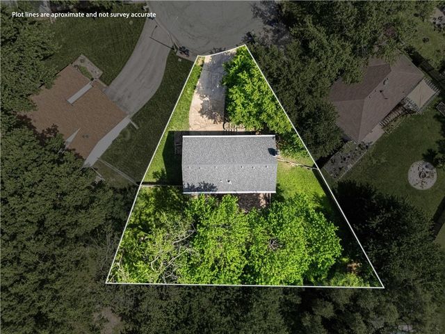 6221 ALBERVAN Street, Shawnee, KS 66216