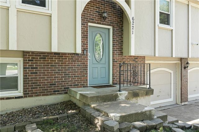 6221 ALBERVAN Street, Shawnee, KS 66216