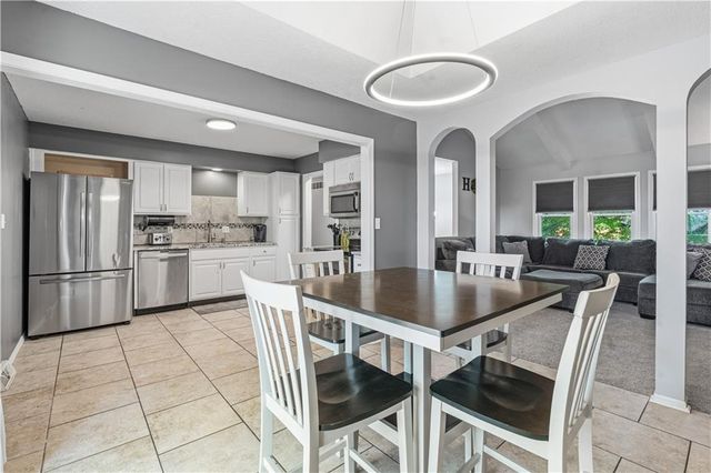 6221 ALBERVAN Street, Shawnee, KS 66216