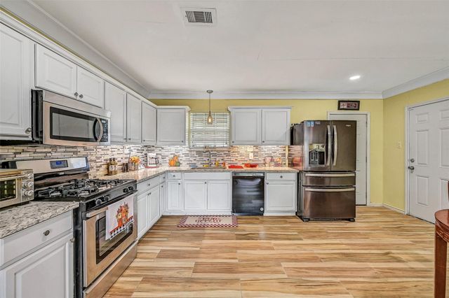 6605 Fairway Drive, Galveston, TX 77551