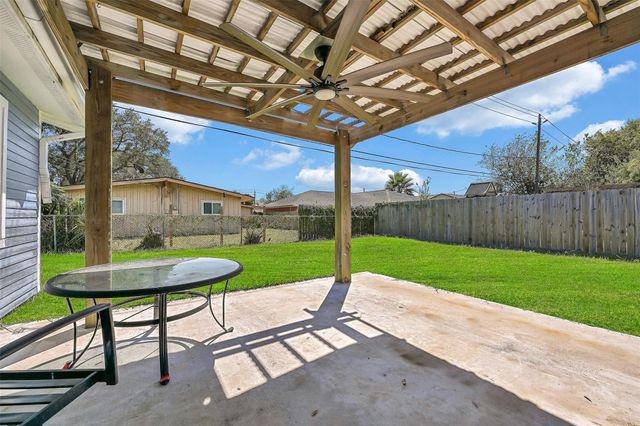 6605 Fairway Drive, Galveston, TX 77551