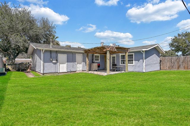 6605 Fairway Drive, Galveston, TX 77551