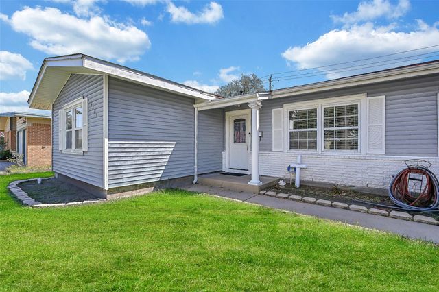 6605 Fairway Drive, Galveston, TX 77551