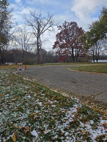 2221 Howard Avenue, Flint, MI 48503