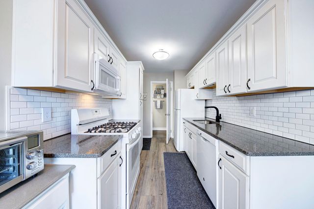 23528 Woodshire Court, Novi, MI 48375