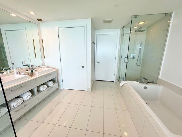 650 NE 32nd St 1901, Miami, FL 33137