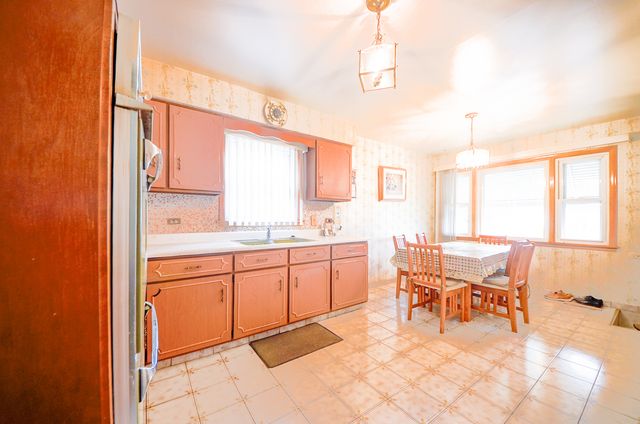 5010 Forster Avenue, Schiller Park, IL 60176