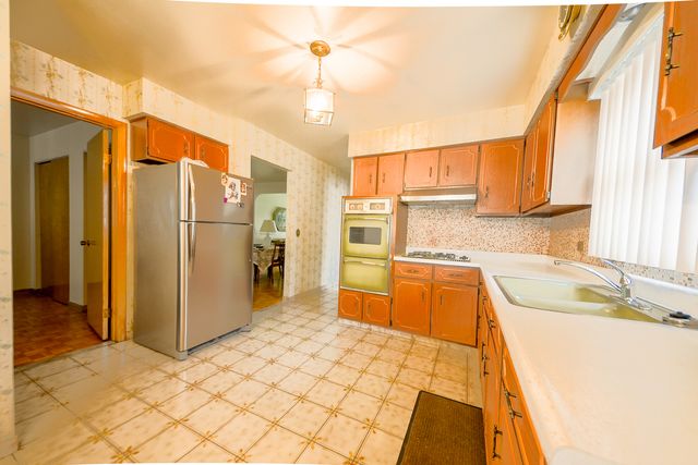 5010 Forster Avenue, Schiller Park, IL 60176