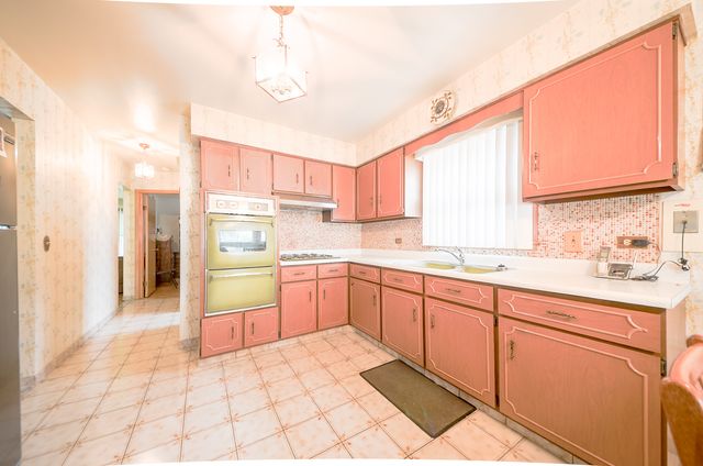 5010 Forster Avenue, Schiller Park, IL 60176