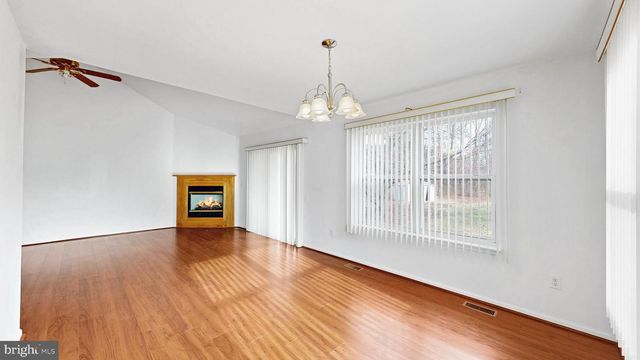 5 GREENWICH DR, Dover, DE 19901